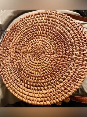 Round Woven Crossbody Bag in Brown - Casual Boho Style